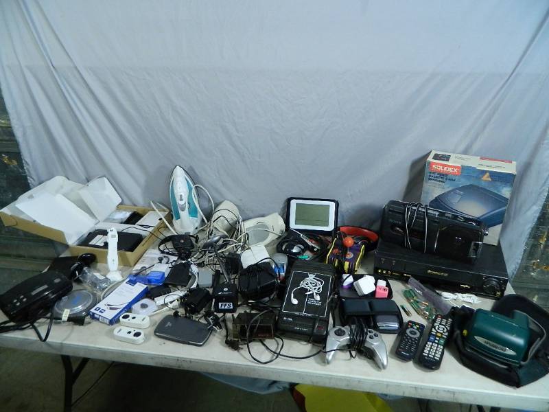 lot 105 image: Assorted Electronics
