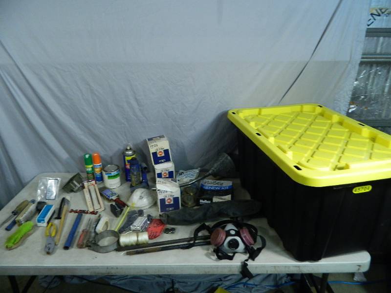 lot 109 image: Tuff Tote with Lid, Shop Supplies