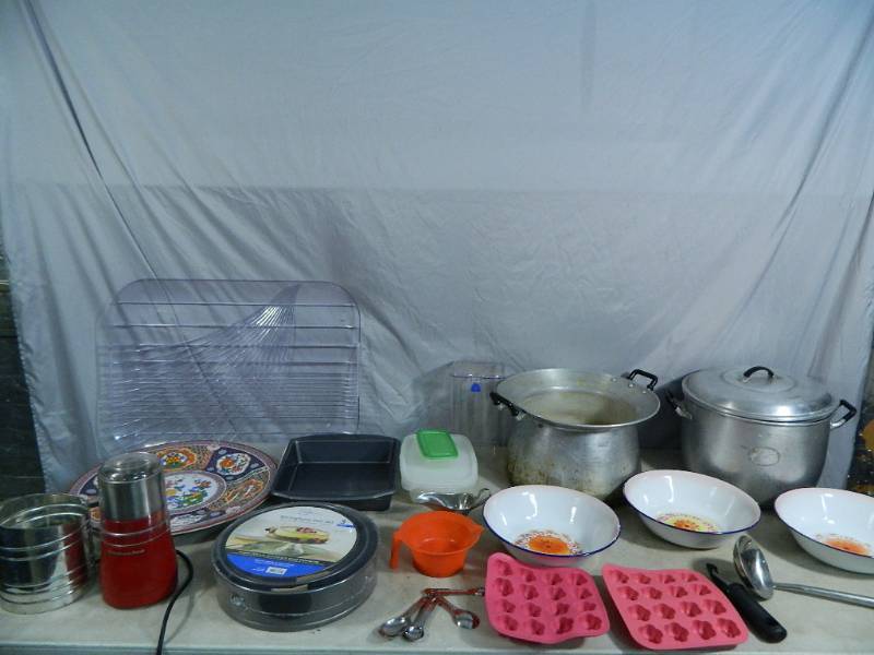 lot 121 image: KitchenAid Coffee Grinder and Kitchen Items