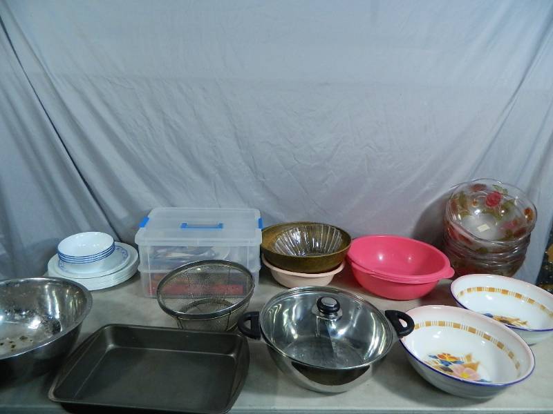 lot 124 image: Silverware, Corelle, More