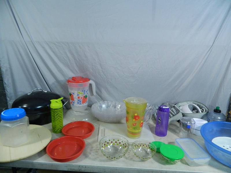 lot 125 image: Kitchen Items