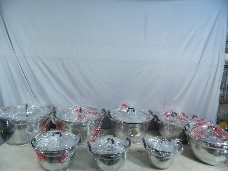 lot 128 image: 8 new Pots with Lids