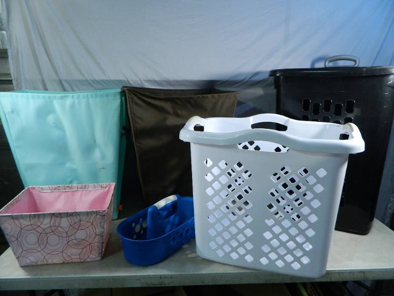 lot 133 image: Hampers and More