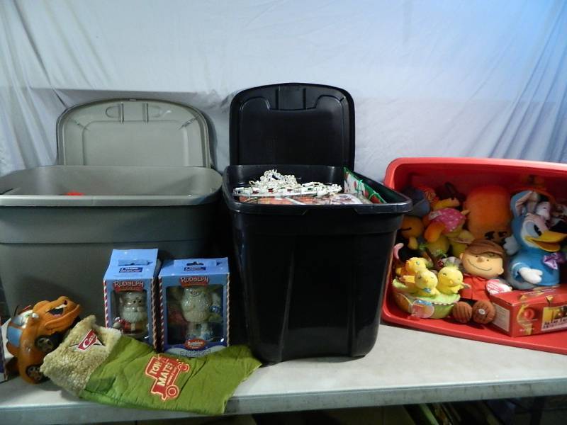 lot 134 image: 3 Totes Full of Holiday Decor