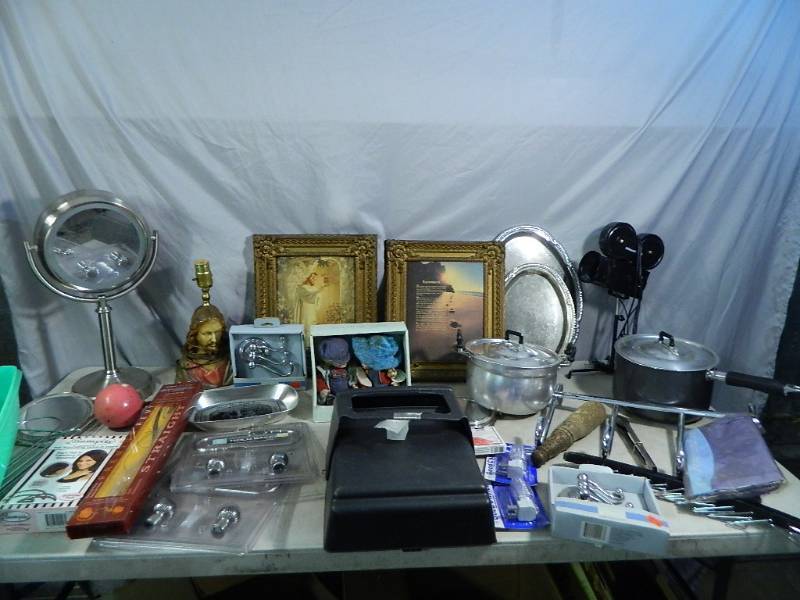 lot 137 image: Home Decor and More