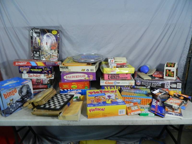 lot 151 image: Large Lot of Board Games, Cards, Bingo, Etc