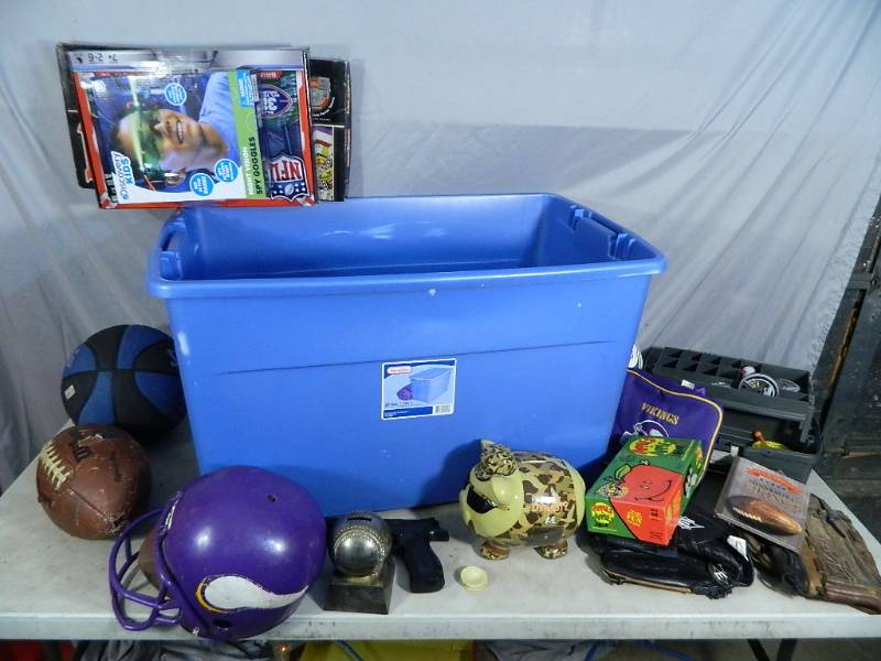 lot 156 image: Tote Full of Sports, Fishing, Etc