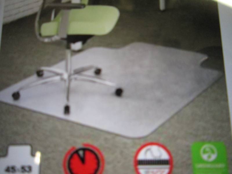 Deflecto Studded Chair Mat 45x53 da...