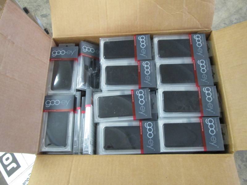 Box of Gooey Hands Free Cases for i...