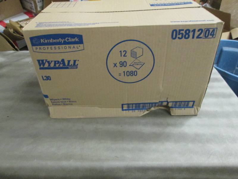 WypAll 05812 L30 Towels, Quarter Fo...