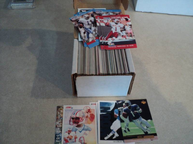 lot 5 image: Box of Warren Moon Cards...