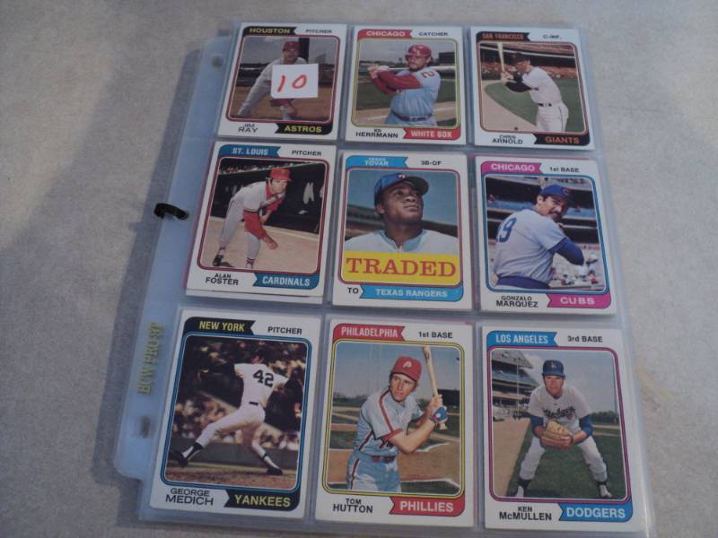 lot 10 image: 1974 Topps Baseball Cards...