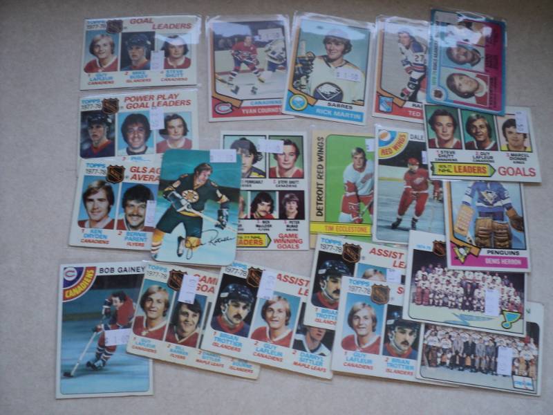 lot 16 image: 1970s Hockey Cards...