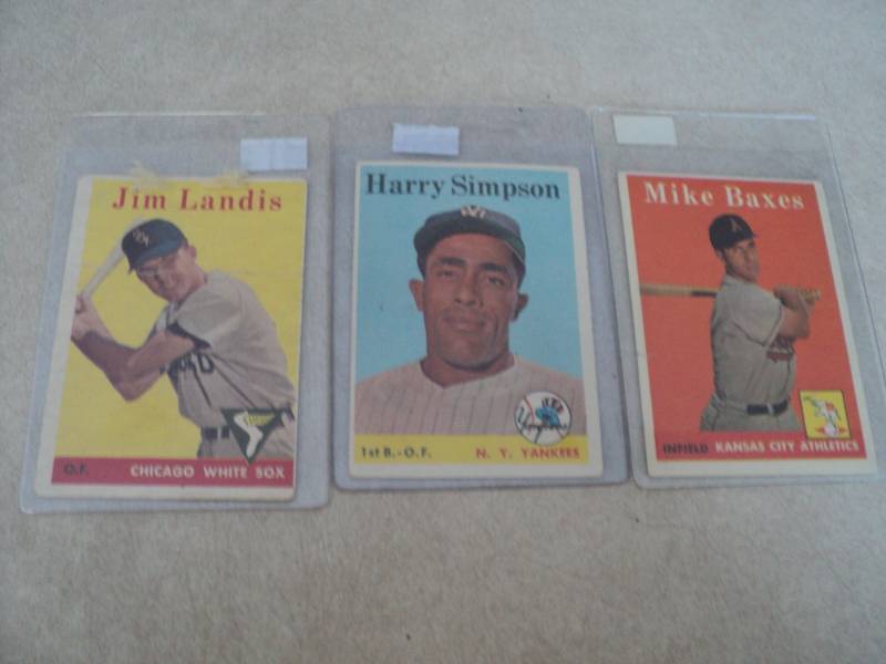 lot 22 image: 3 1958 Topps Baseball Cards...