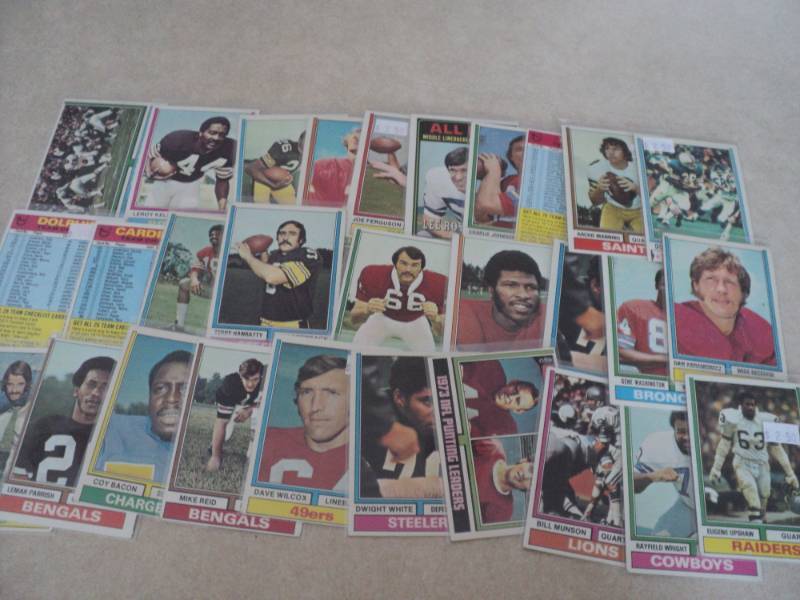lot 26 image: 30 1974 Topps Football Cards...