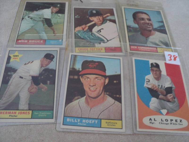 lot 38 image: 1961 Topps Baseball Cards...