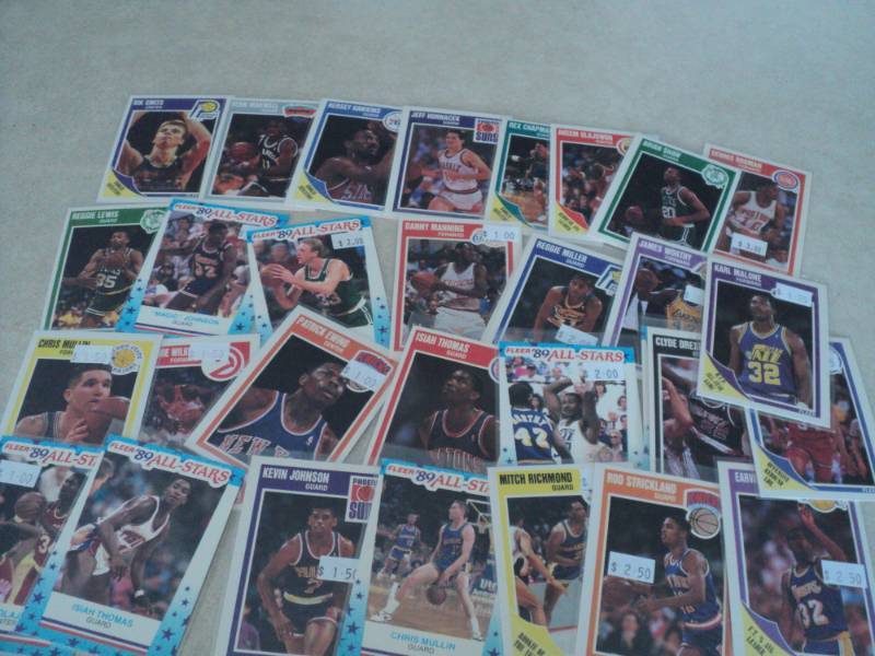 lot 49 image: 30 1989 Fleer Basketball Cards...