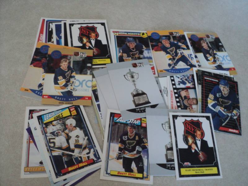lot 73 image: 50 Brett Hull Cards...