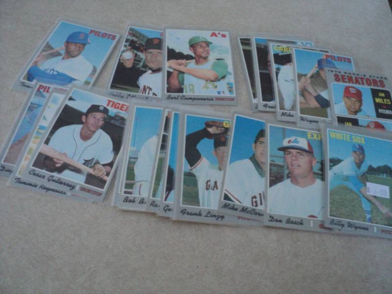 lot 79 image: 25 1970 Topps Baseball Cards...