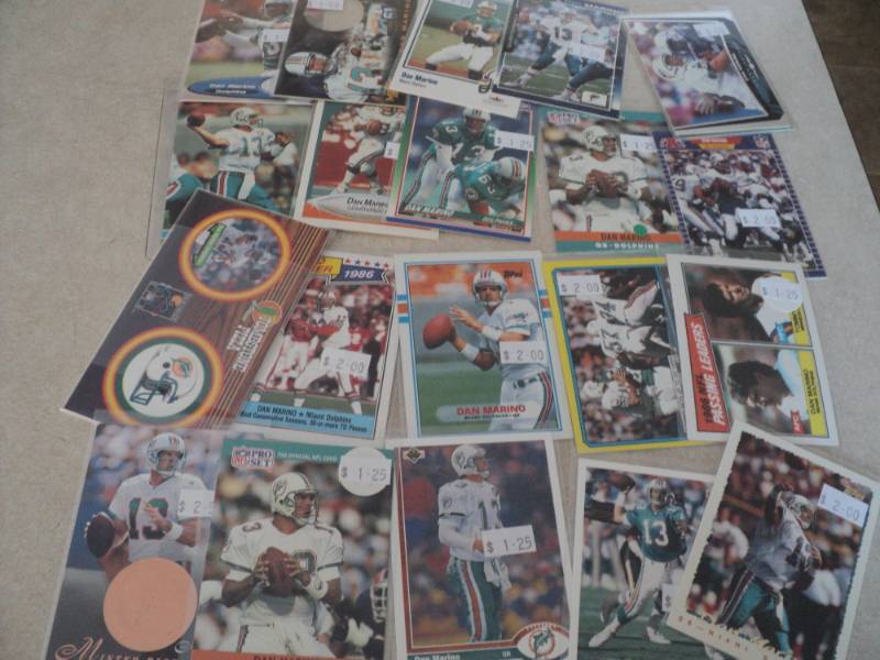 lot 99 image: 20 Dan Marino Cards...