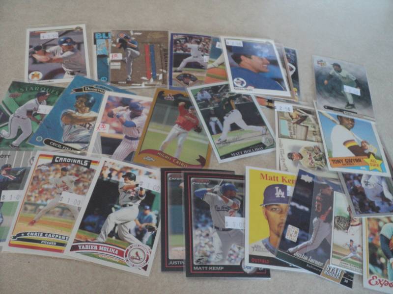 lot 111 image: 30 Baseball Star Cards...