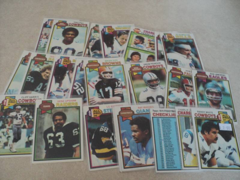 lot 114 image: 25 1979 Topps Football Cards...