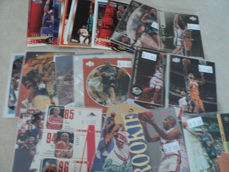 lot 119 image: 35 Grant Hill Cards...