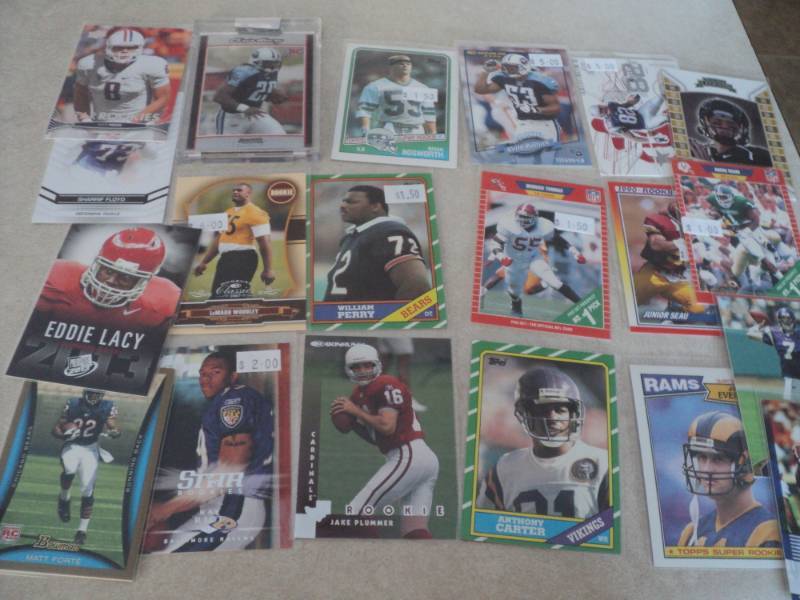 lot 130 image: 20 Football Rookie Cards...
