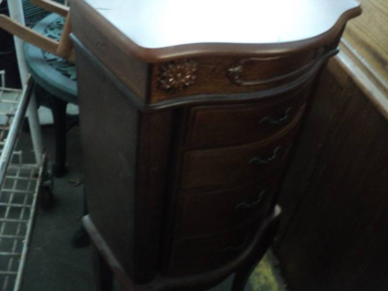 lot 142 image: Jewelry Stand 16 x 39 x 11...