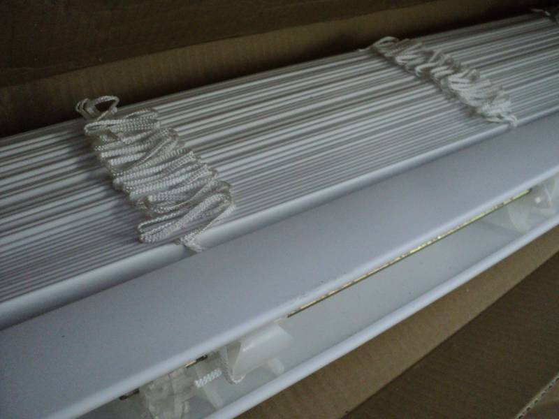 lot 147 image: Custom Cut Home Collection White Fa...