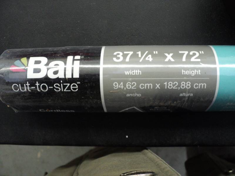 lot 162 image: Bali 37 14 x 72 Cordless Solar R...
