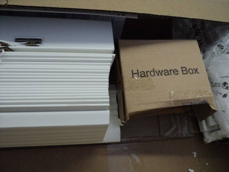 lot 170 image: 2.5 Slats 23 x 48 White Blinds ...