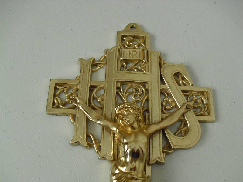 lot 1 image: Ornate Polished Brass Crucifix