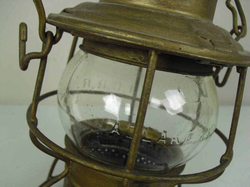 lot 18 image: Vintage AD LAKE KERO ICRR (Illinois Central Railroad) Train Lantern