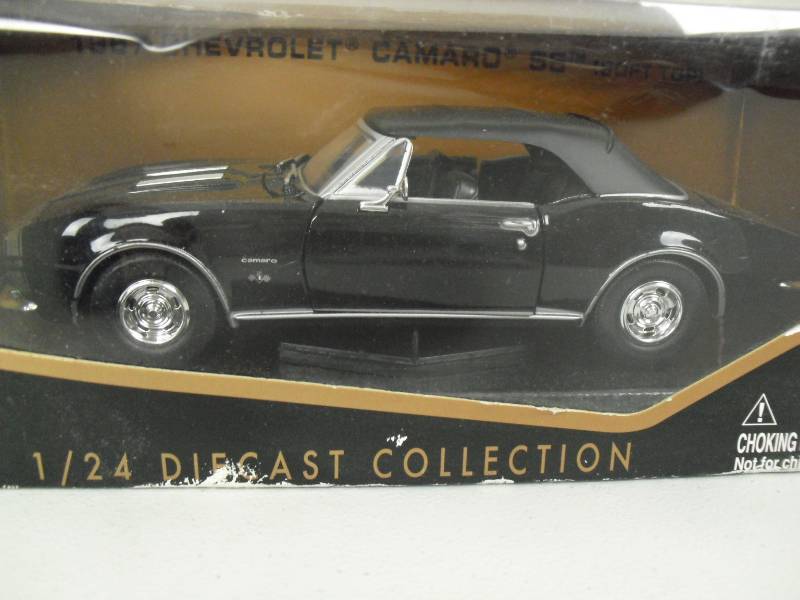 lot 30 image: Motor Max 124 Diecast 1967 Chevrolet Camero SS (Soft Top)