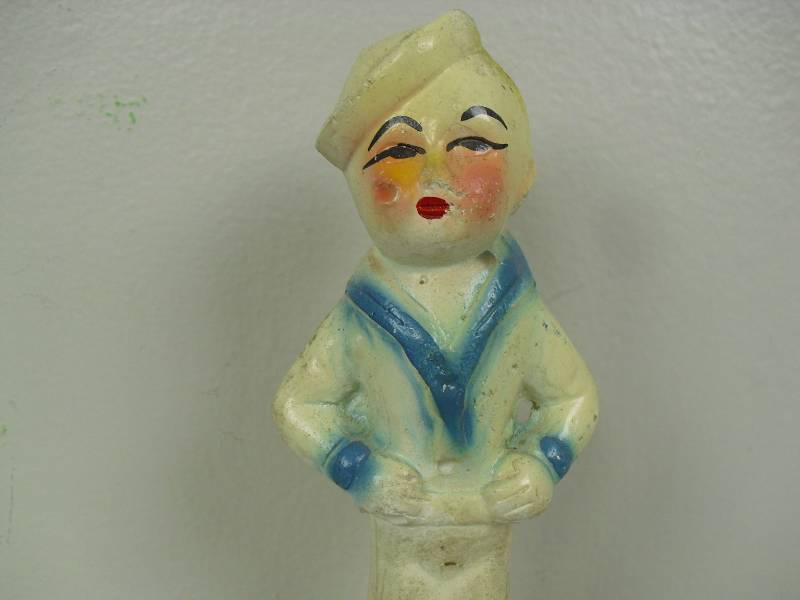 lot 31 image: Vintage Sailor Chalkware Carnival Prize