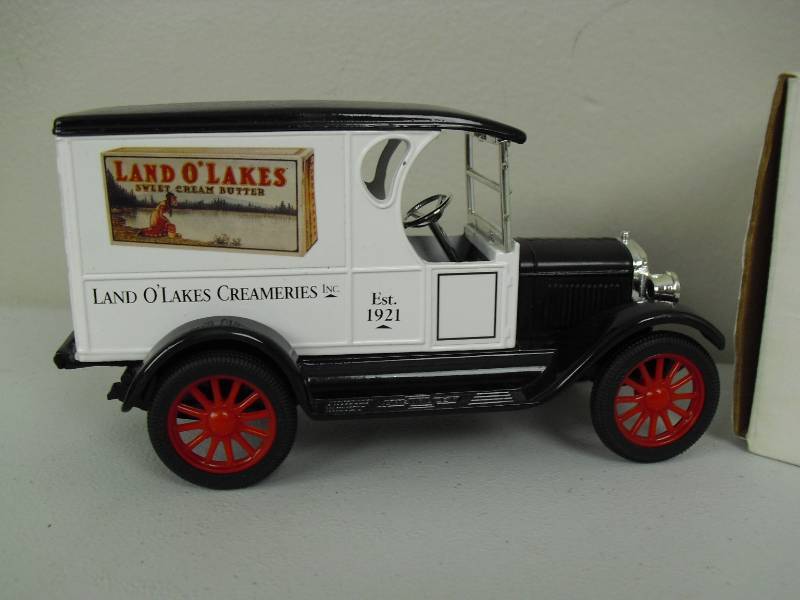 lot 32 image: Ertl Collectibles Diecast Land O Lakes 1923 Chevrolet Delivery Van