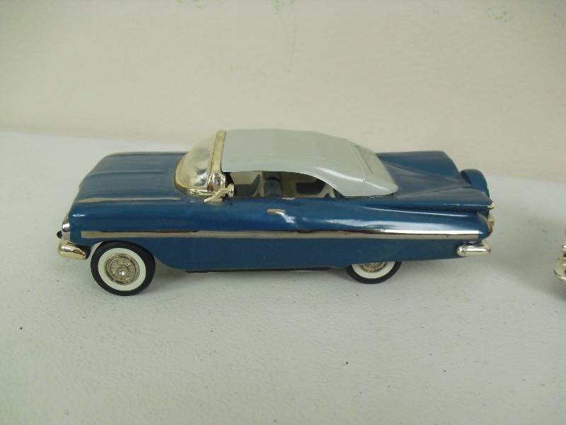 lot 33 image: Pair Dept 56 Porcelain Classic Cars55 Thunderbird 59 Impala