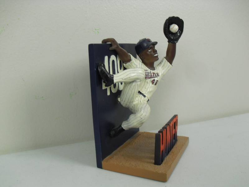 lot 35 image: Bobble Dobbles Tori Hunter 3-D Figure