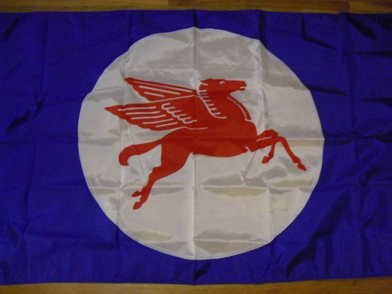 lot 41 image: Vintage New Old Stock Mobil Gas Pegasus Flag 5ft x 3ft