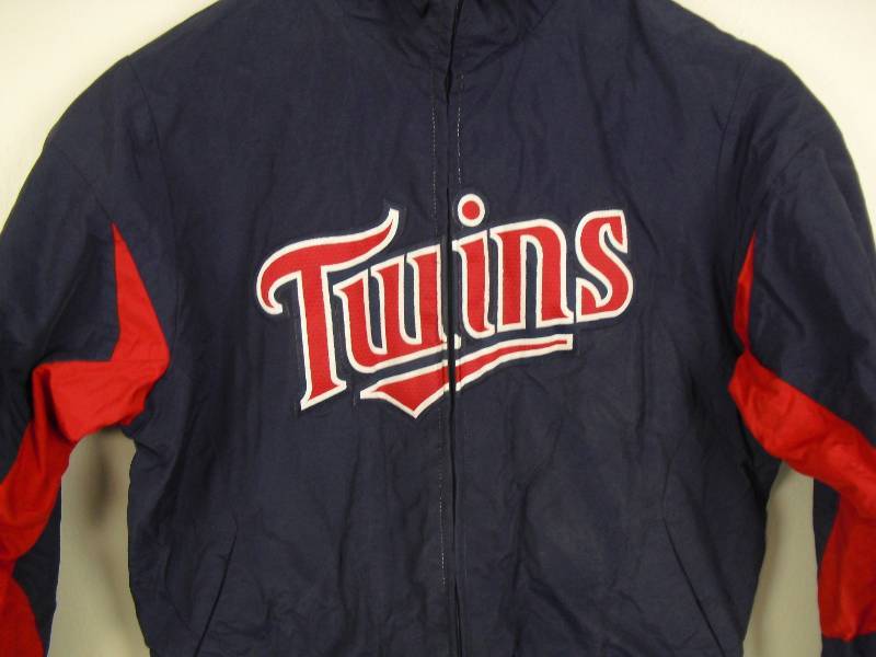 lot 54 image: Kids Medium Majestic Embroidered Insulted Full Zip Jacket