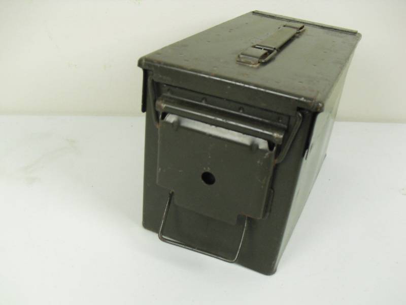 lot 67 image: Vintage Green Ammo Box