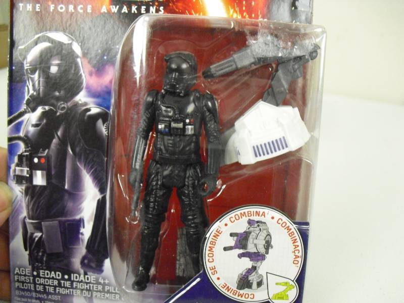 lot 77 image: Lot Of 2 Star Wars Action Figures