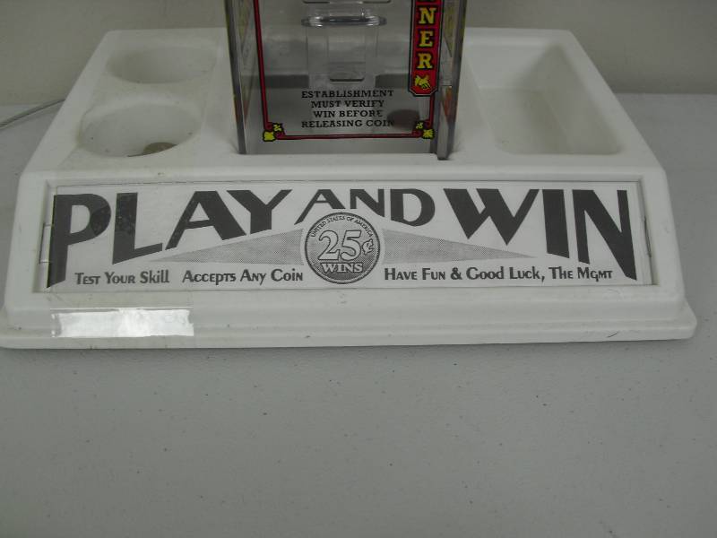 lot 79 image: Play And Win $.25 Trade Stimulator With Key
