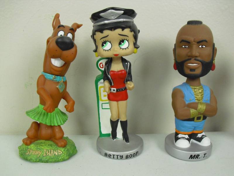 lot 95 image: Lot of 5 Bobble Heads