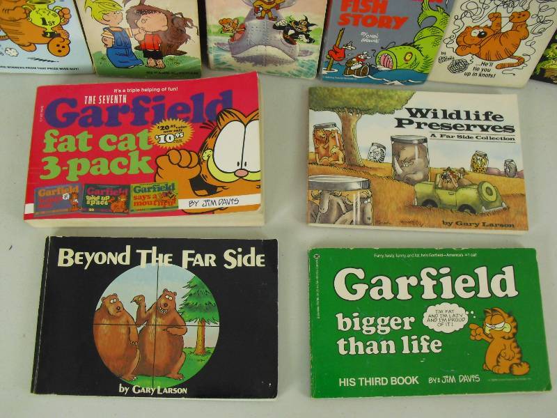 lot 114 image: Vintage Lot Of Sunday Comic Humor Books Hagar Far Side Others