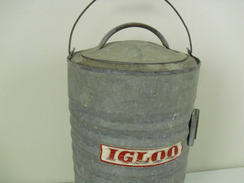 lot 115 image: Vintage Igloo Galvanized Steel Water Cooler