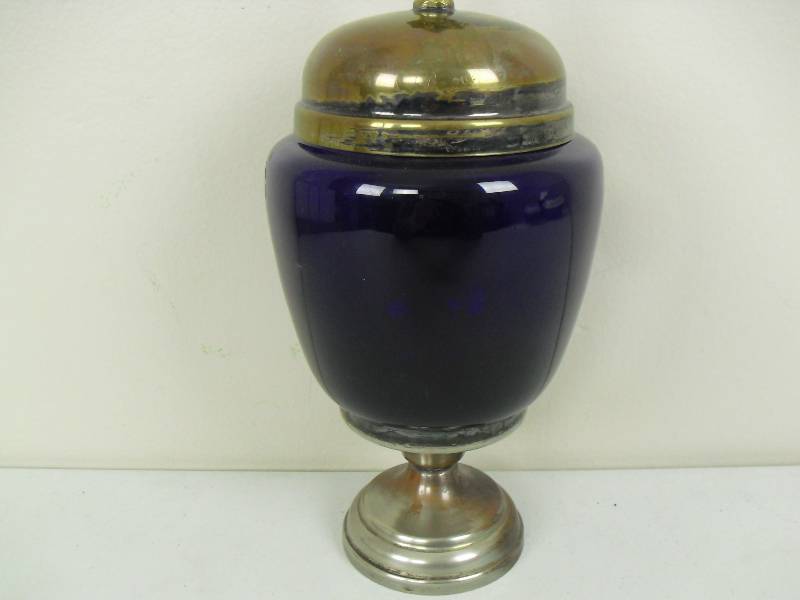 lot 125 image: Vintage Cobalt Blue Glass Urn