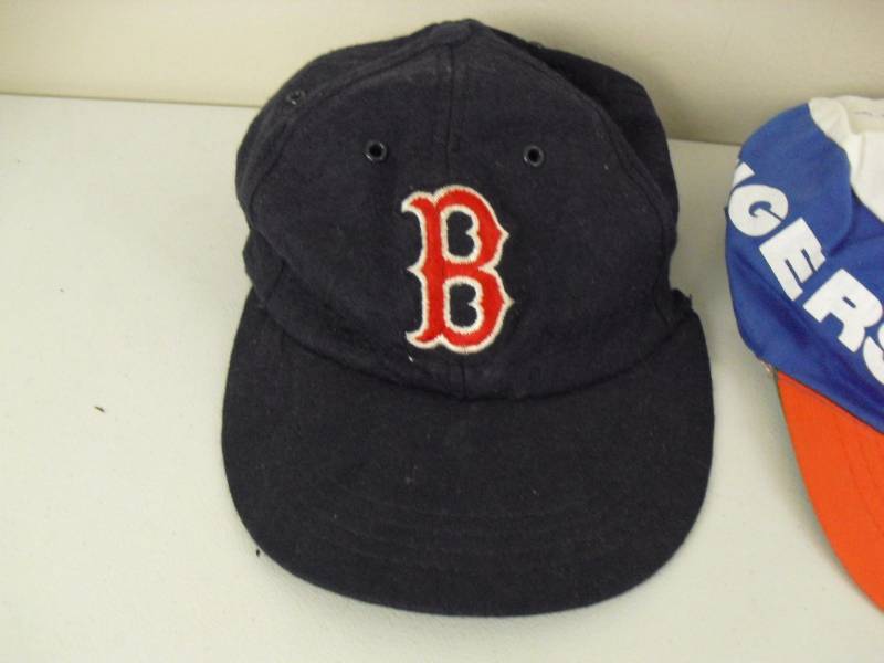 lot 130 image: Lot of Vintage Baseball Hats