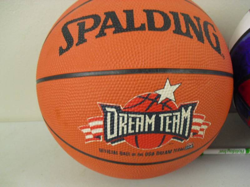 lot 137 image: Pair Of Basketballs Harlem Globetrotters Autographed Ball And Spalding Dream Team Ball